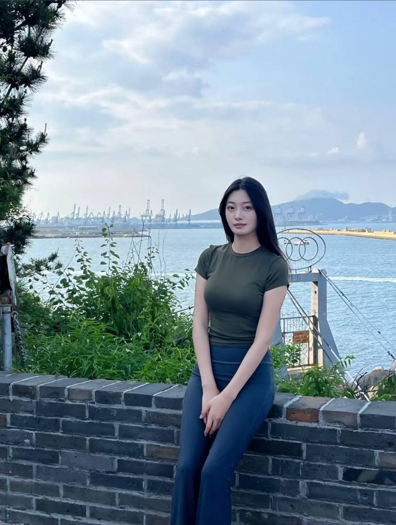 湖南长沙反差女「王思媛」约啪视频曝光记录了原始激情,更揭开都市美女的隐秘面纱。白天优雅,夜晚浪荡