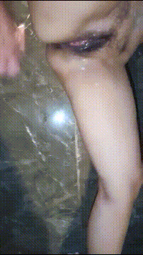 两个风韵犹存的东北熟女 喝的满脸绯红在则所勾引大哥啪啪 喝多了尿不停 稀毛肥鲍鱼淫水超多