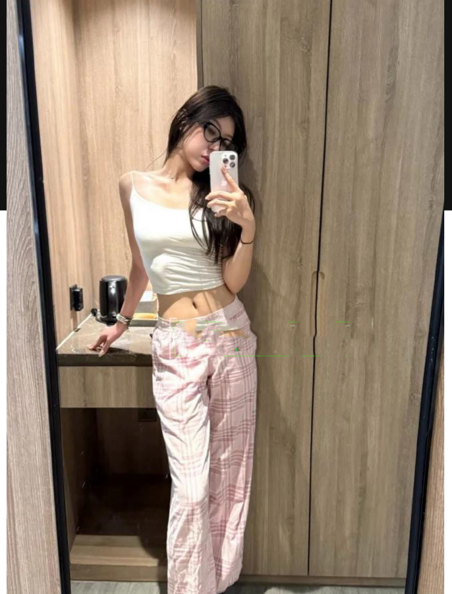 一个抓球 一个吹箫!广州龙狮男篮 CBA球员 张兴亮 将女友装进行李箱愉愉带回宿舍