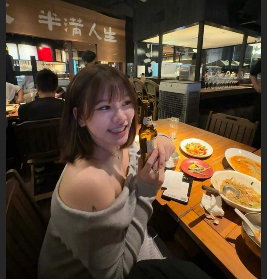 超反差餐厅驻唱女歌手 性爱视频泄漏 骚浪脸蛋深情舔舐男友大屌 脸穴同款打桩爆操 直戳原始冲动!