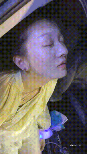 人不可貌相究极反差婊酒后烂醉如泥,躺在地上屎尿横飞不醒人事+开房性爱自拍