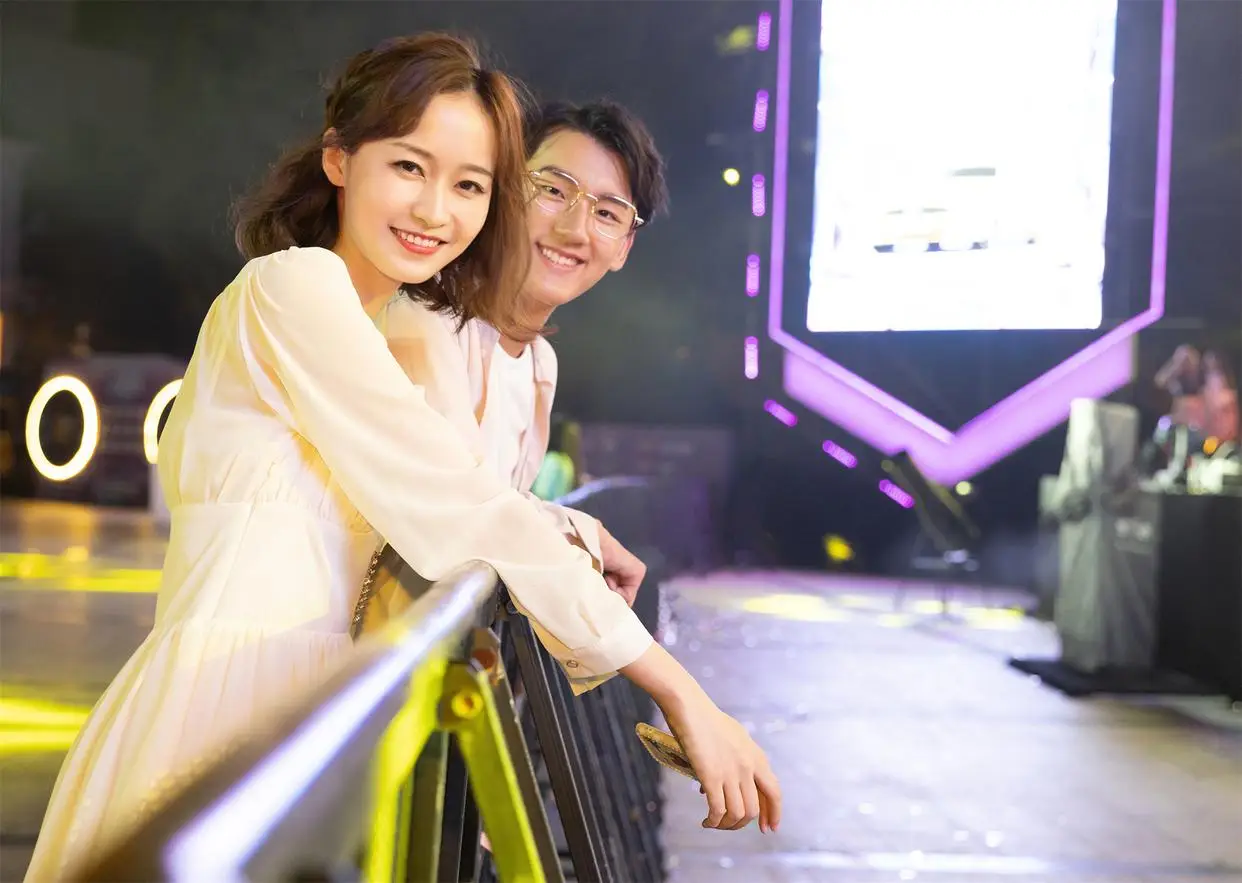 女人想做你的情人，嘴上不会说，会给你这个信号，错不了