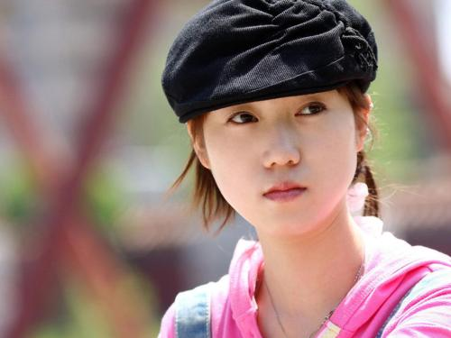 点评张筱雨 尽管张筱雨大名如日中天 堪称裸冠 人也算漂亮