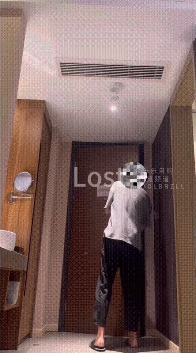 山东189体育生 Lost 偏爱人妻少妇 这个骚货就开始忍不住发骚了 到酒店 一进门在门口就舌吻