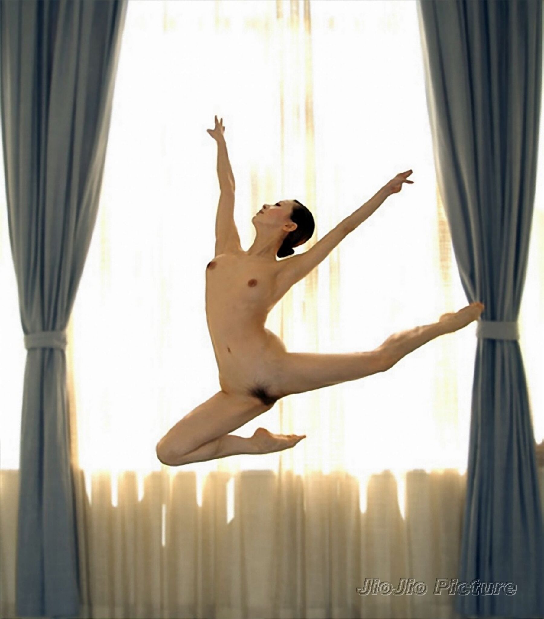 国模开山鼻祖汤加丽 人体艺术跟情色就是一纸之隔 而且纸很薄