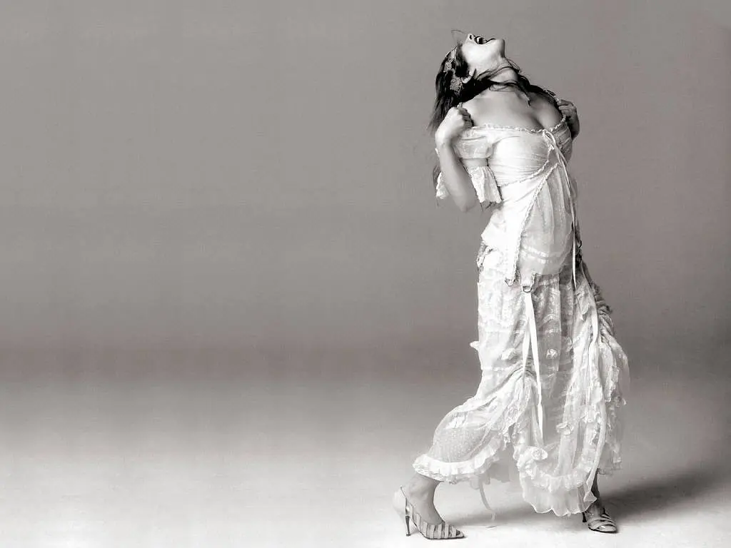 迷毒早熟小萝莉 珠圆玉润俏娇娃 德鲁·巴里摩尔因随地小便被捕