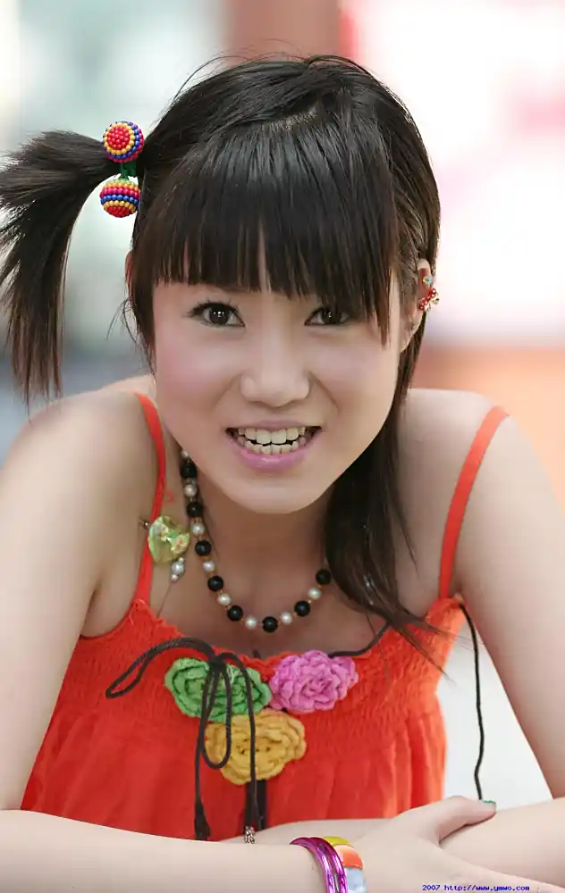 点评张筱雨 尽管张筱雨大名如日中天 堪称裸冠 人也算漂亮