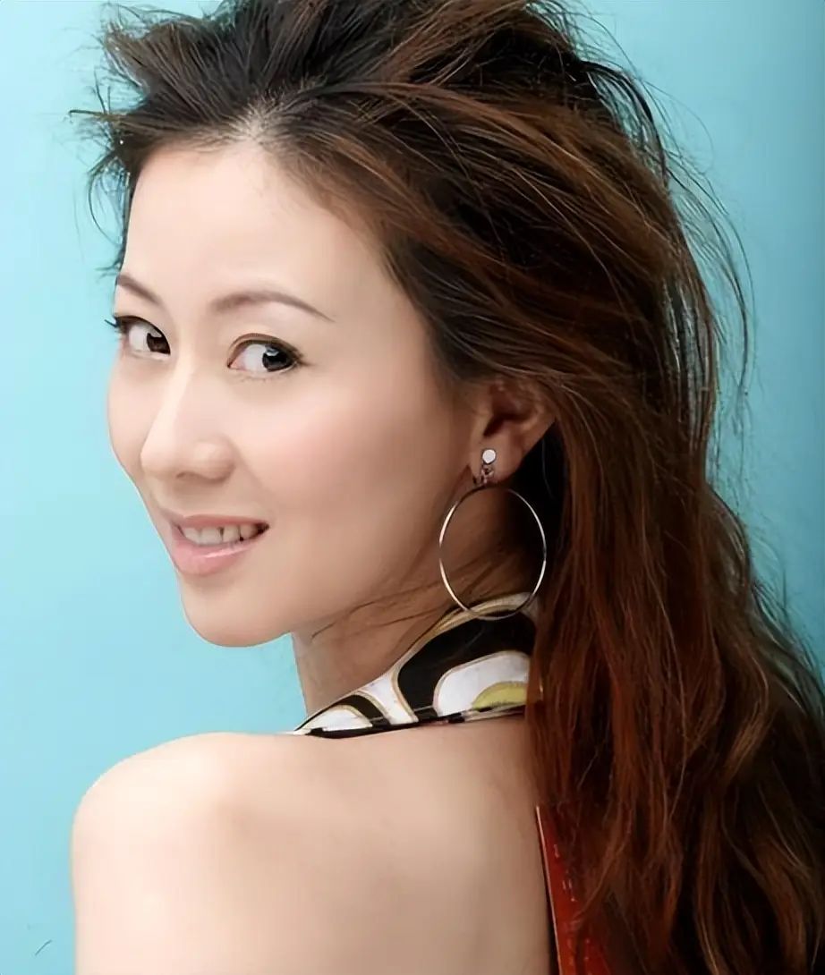 国模开山鼻祖汤加丽 人体艺术跟情色就是一纸之隔 而且纸很薄