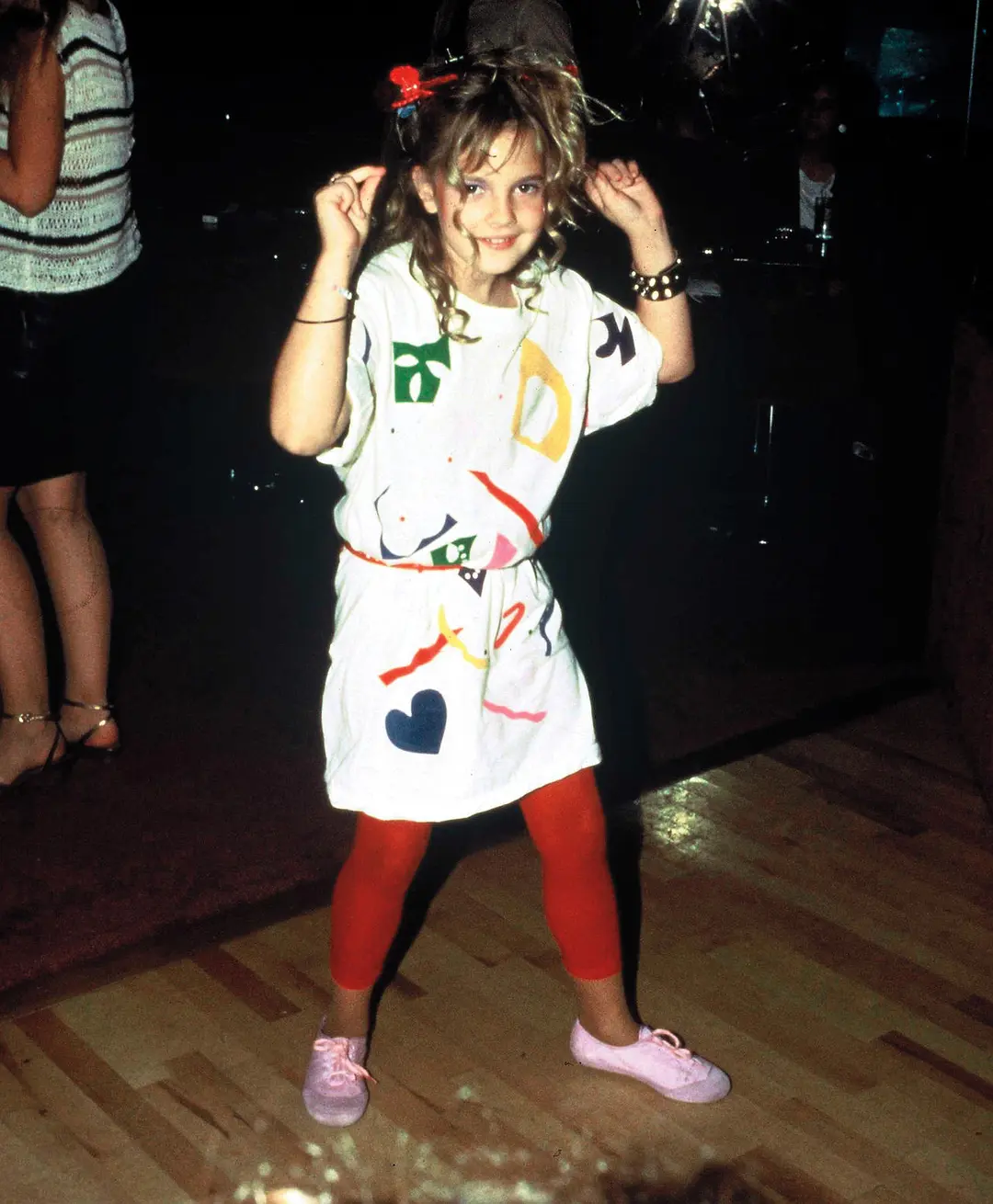 迷毒早熟小萝莉 珠圆玉润俏娇娃 德鲁·巴里摩尔因随地小便被捕