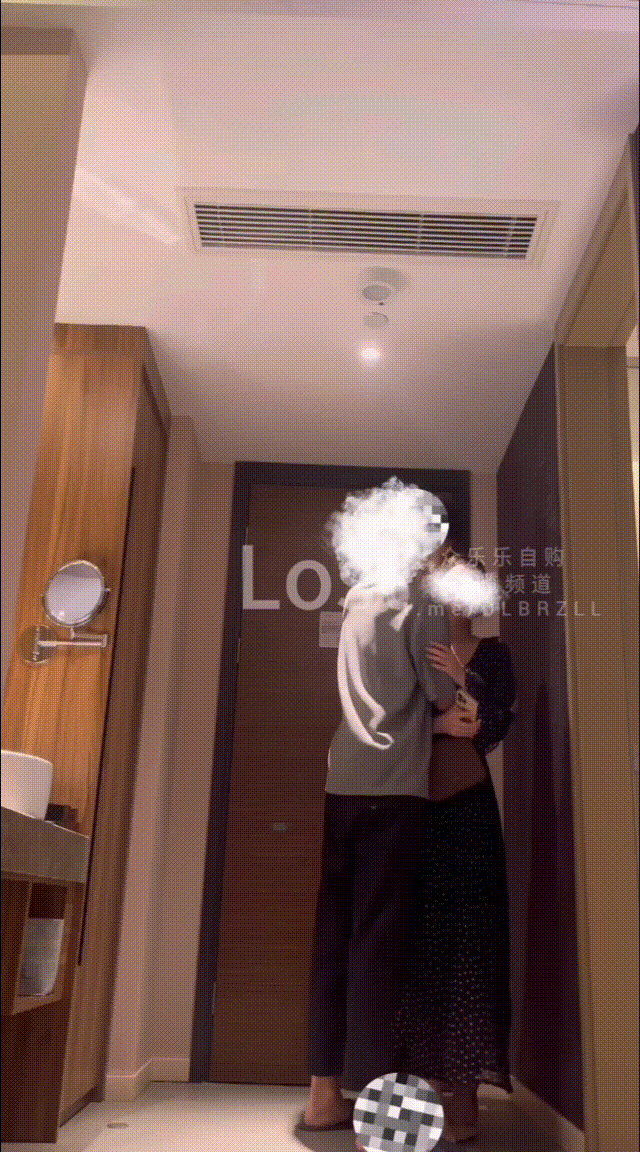 山东189体育生 Lost 偏爱人妻少妇 这个骚货就开始忍不住发骚了 到酒店 一进门在门口就舌吻