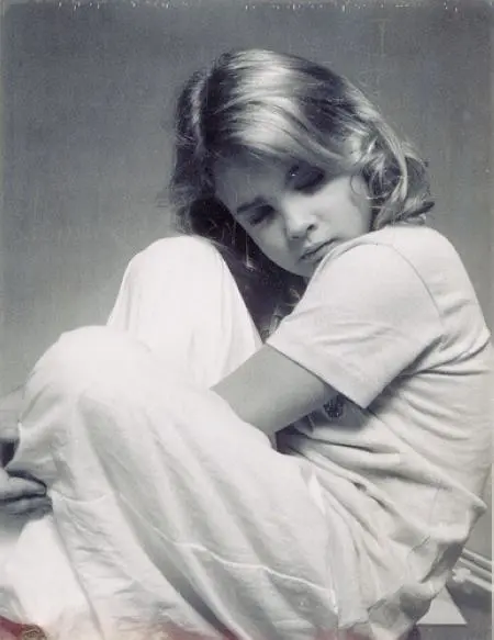 迷毒早熟小萝莉 珠圆玉润俏娇娃 德鲁·巴里摩尔因随地小便被捕