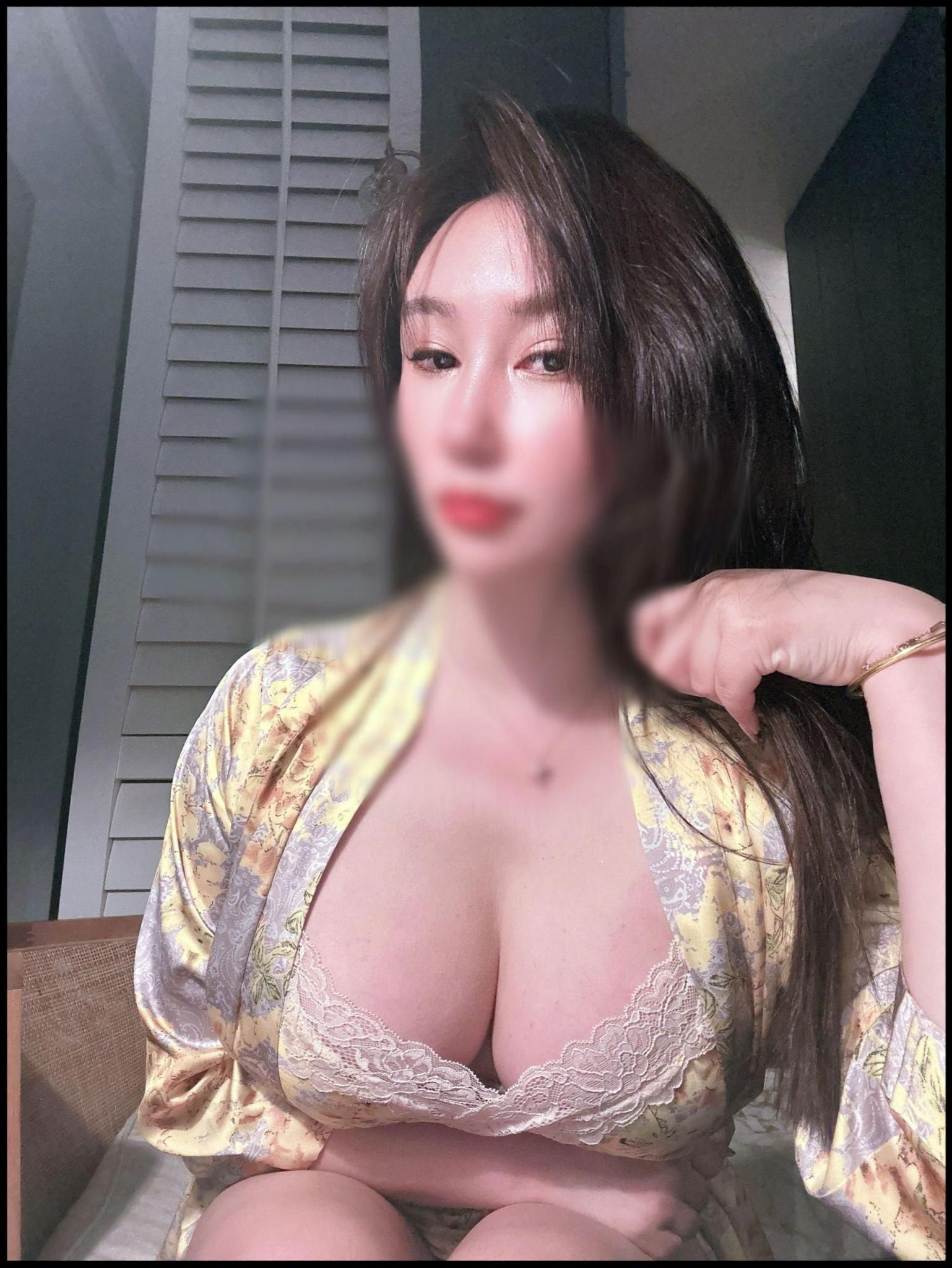 出差远程指挥并享受人妻被单男玩弄