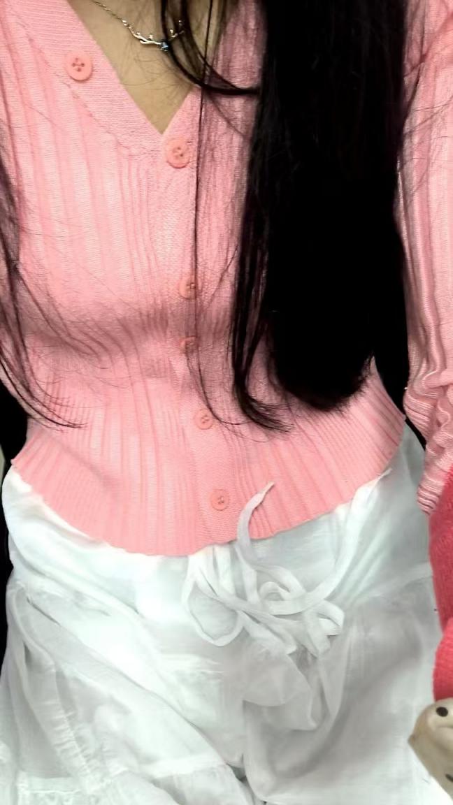 余灵梓今日清纯的裙子搭配迷人的丁字裤