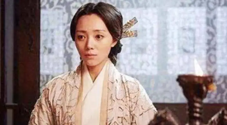 可怜的西汉许皇后，不仅被废还被大臣骗财骗色，最后被皇帝赐死