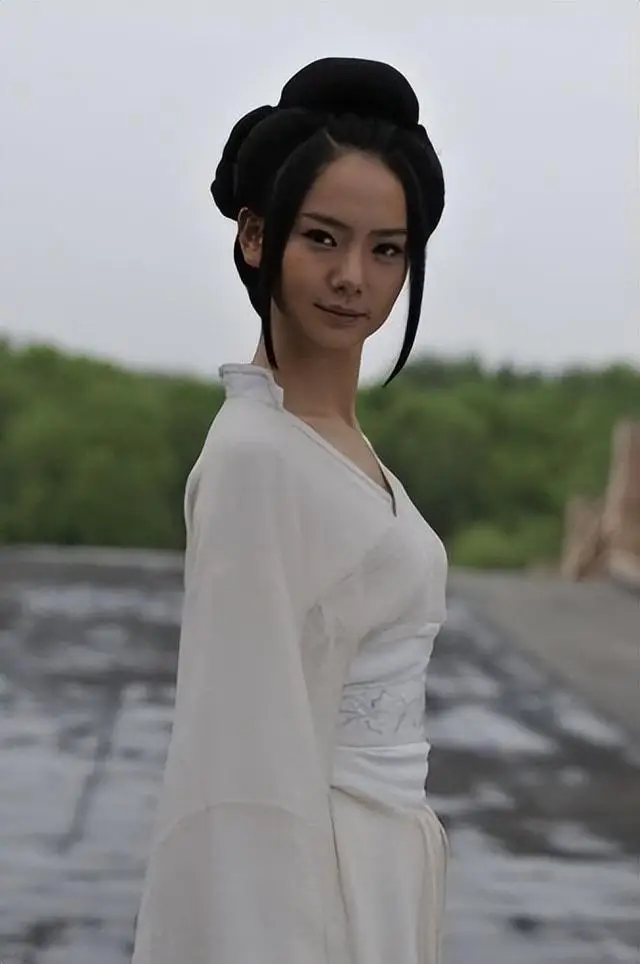 戚薇坦言：陪睡只是低级潜规则！韩国娱乐圈才是最恐怖的存在