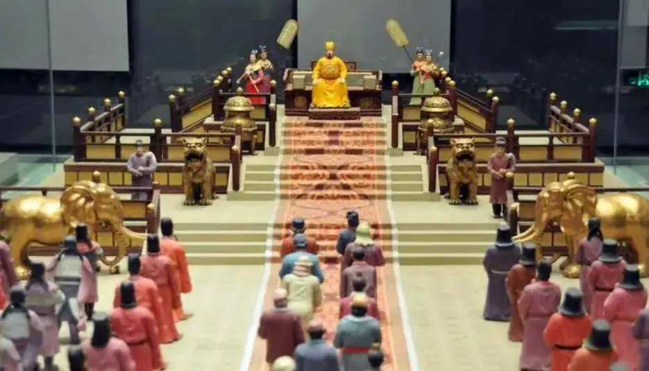 可怜的西汉许皇后，不仅被废还被大臣骗财骗色，最后被皇帝赐死