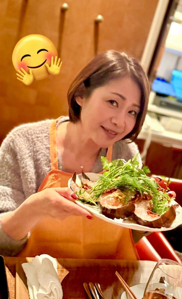 友田真希53岁熟女魅力不减！ 母性与情欲交织的反差魅力！