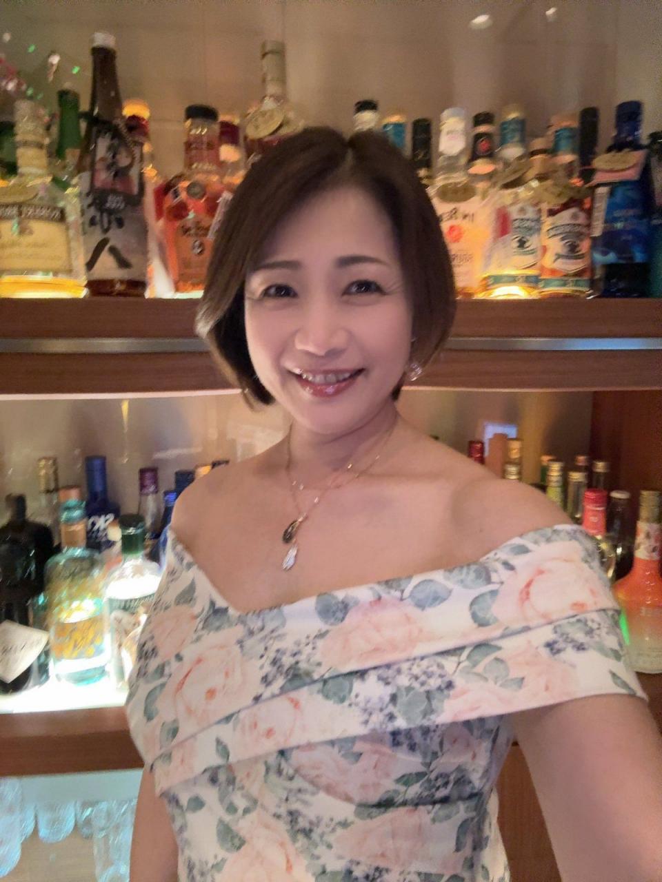 友田真希53岁熟女魅力不减！ 母性与情欲交织的反差魅力！