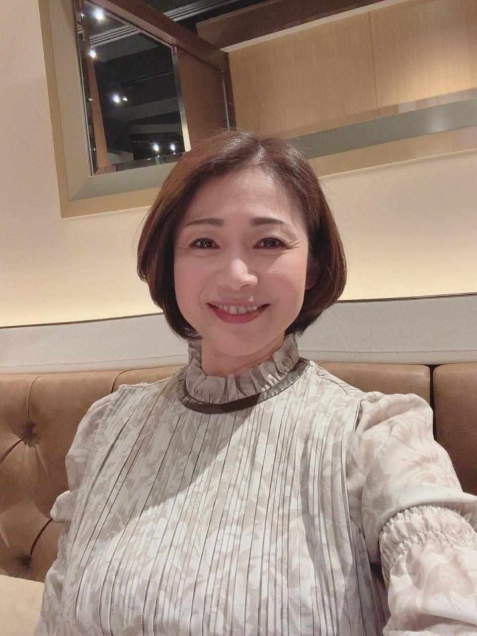 友田真希53岁熟女魅力不减！ 母性与情欲交织的反差魅力！