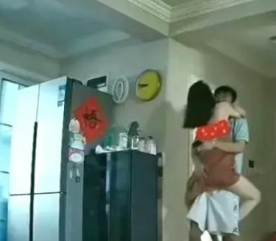 哺乳期表妹和表哥相爱八年，表嫂提醒做好措施，直到第四个人出现...