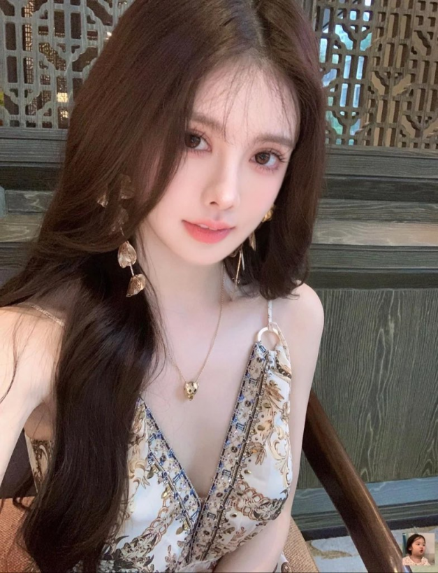 不小心发现我朋友的妈妈在做onlyfans