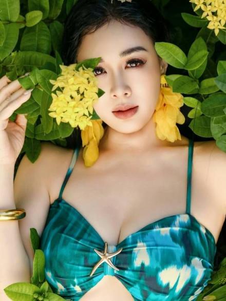 55岁钟丽缇大秀泳装照！不老女神身材依旧傲人
