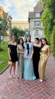 何猷君奚梦瑶世纪婚礼晚宴相曝光,新娘半亿顶级钻石套装富气华贵,四太梁安琪携孙温馨合照