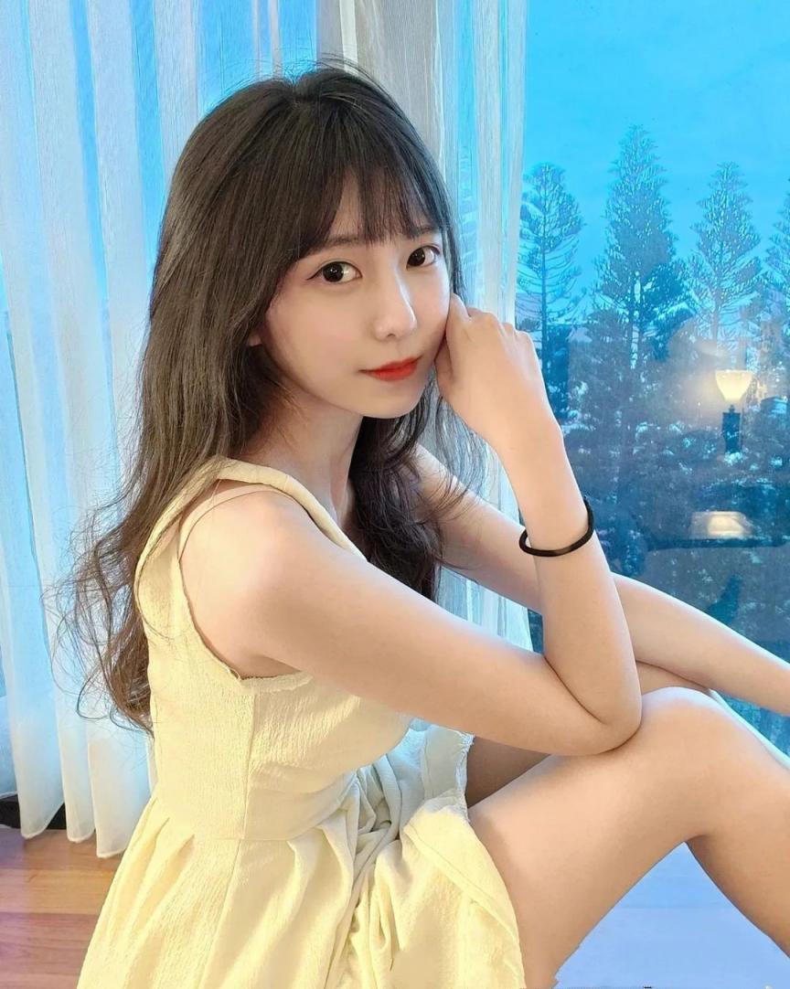 台湾清华电机「阿倪」校花级美貌让人恋爱　网友：史上最正！