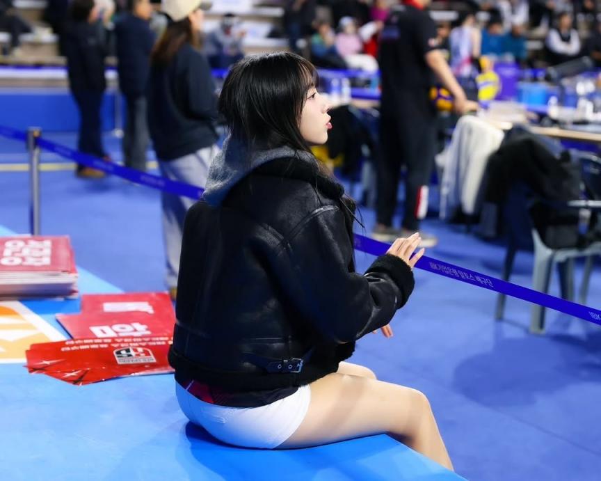 极品！22 岁韩国啦啦队女神河智苑「神级蜜大腿」超顶