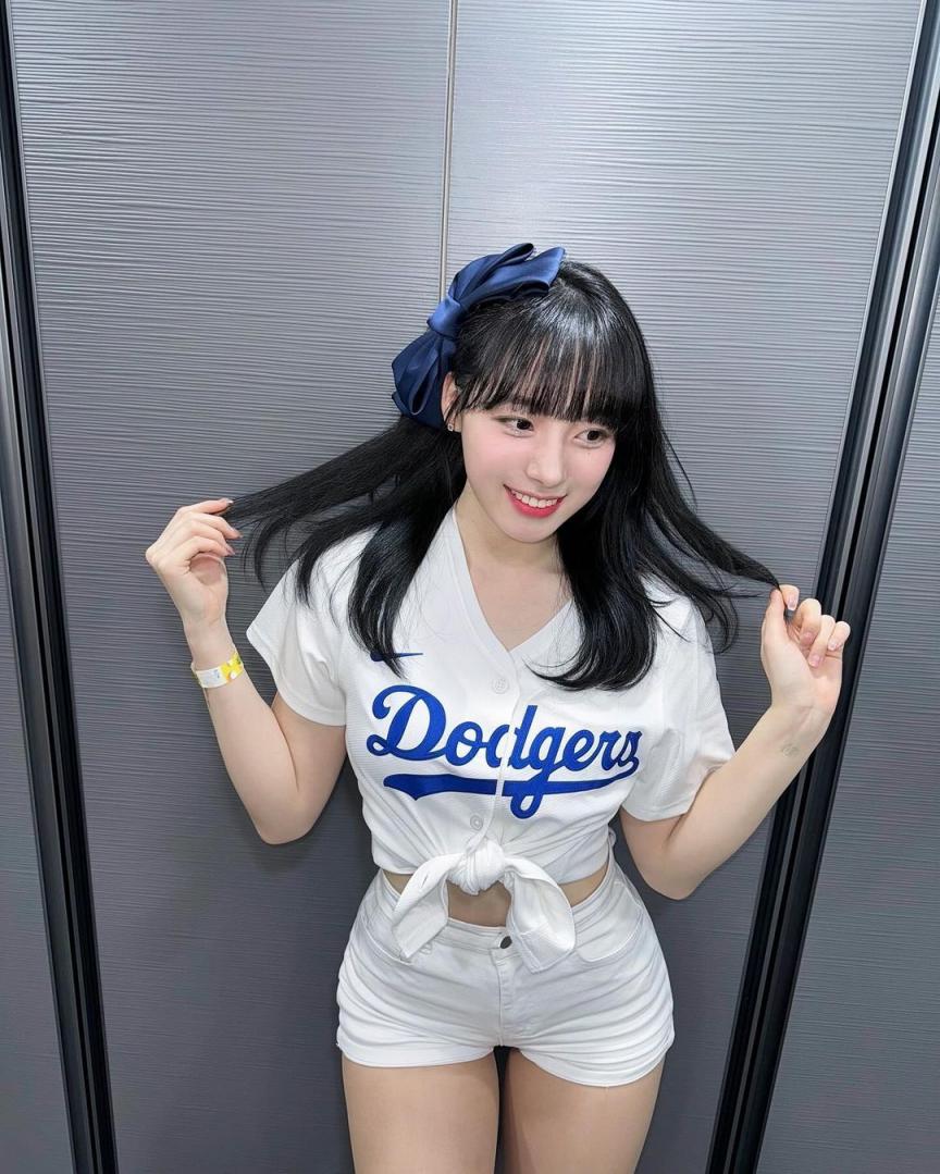极品！22 岁韩国啦啦队女神河智苑「神级蜜大腿」超顶