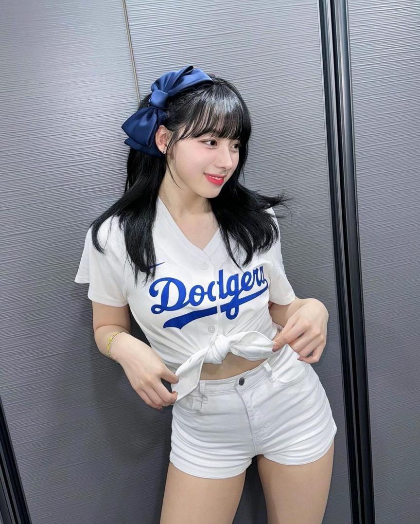 极品！22 岁韩国啦啦队女神河智苑「神级蜜大腿」超顶