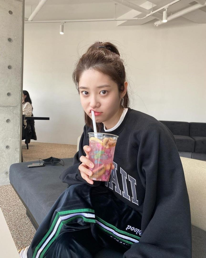 是隐乳！韩国甜甜小姐姐「한나」巨乳身材超会藏
