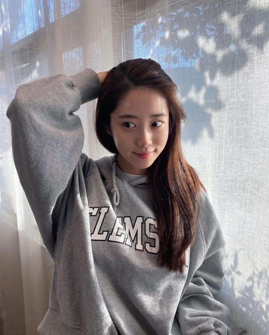 是隐乳！韩国甜甜小姐姐「한나」巨乳身材超会藏