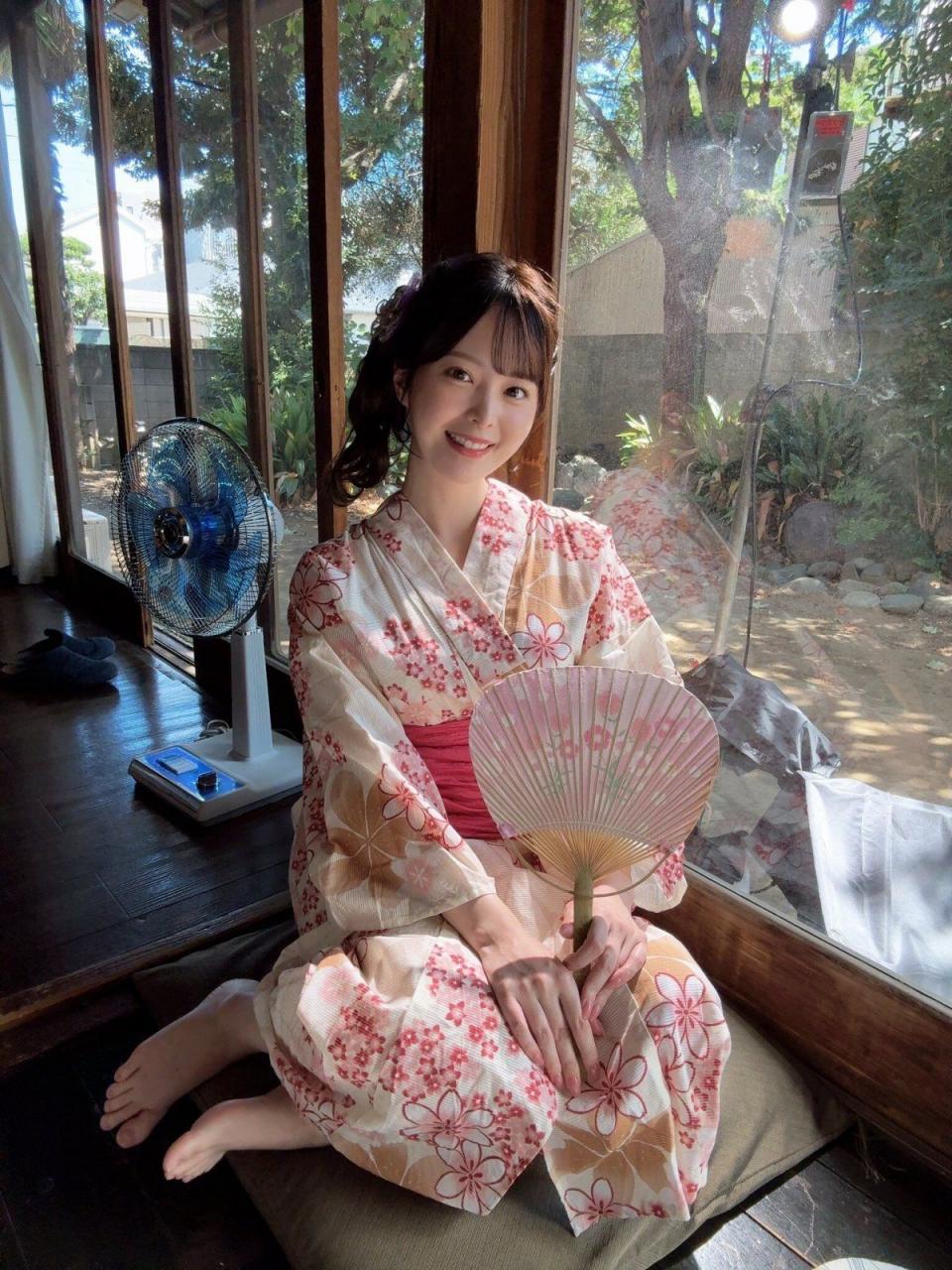 157公分G罩杯直接锁定画面，九野雏乃出道就把年轻感跟曲线绑在一起