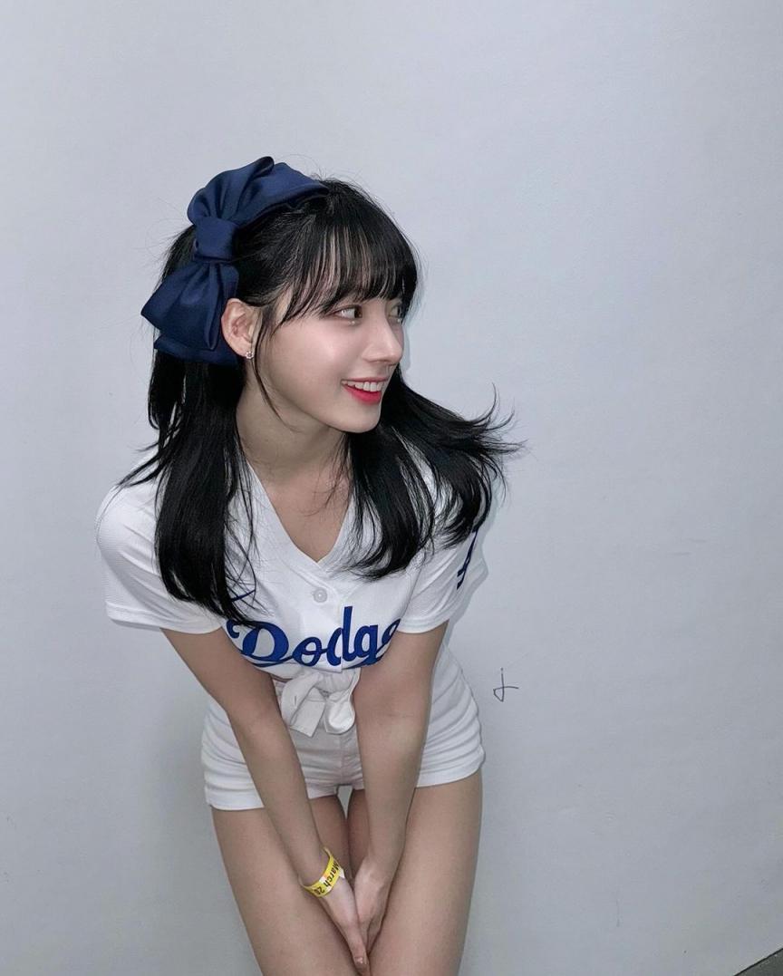 极品！22 岁韩国啦啦队女神河智苑「神级蜜大腿」超顶