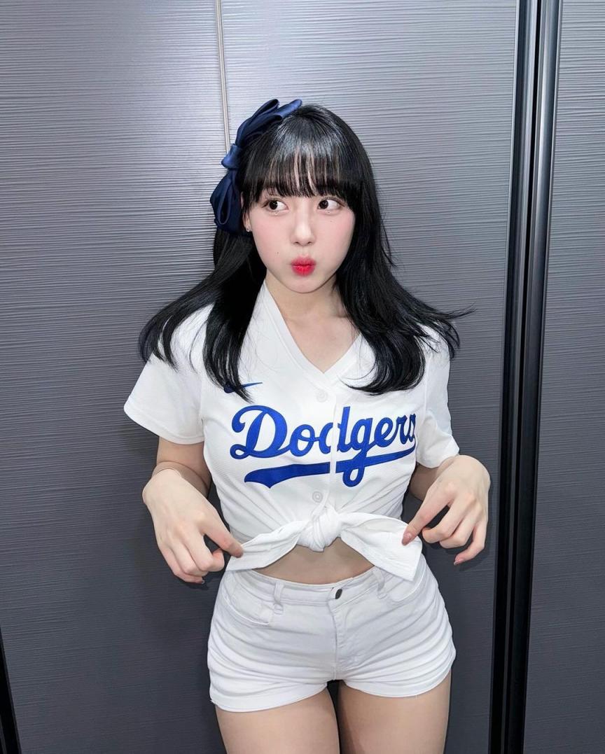 极品！22 岁韩国啦啦队女神河智苑「神级蜜大腿」超顶