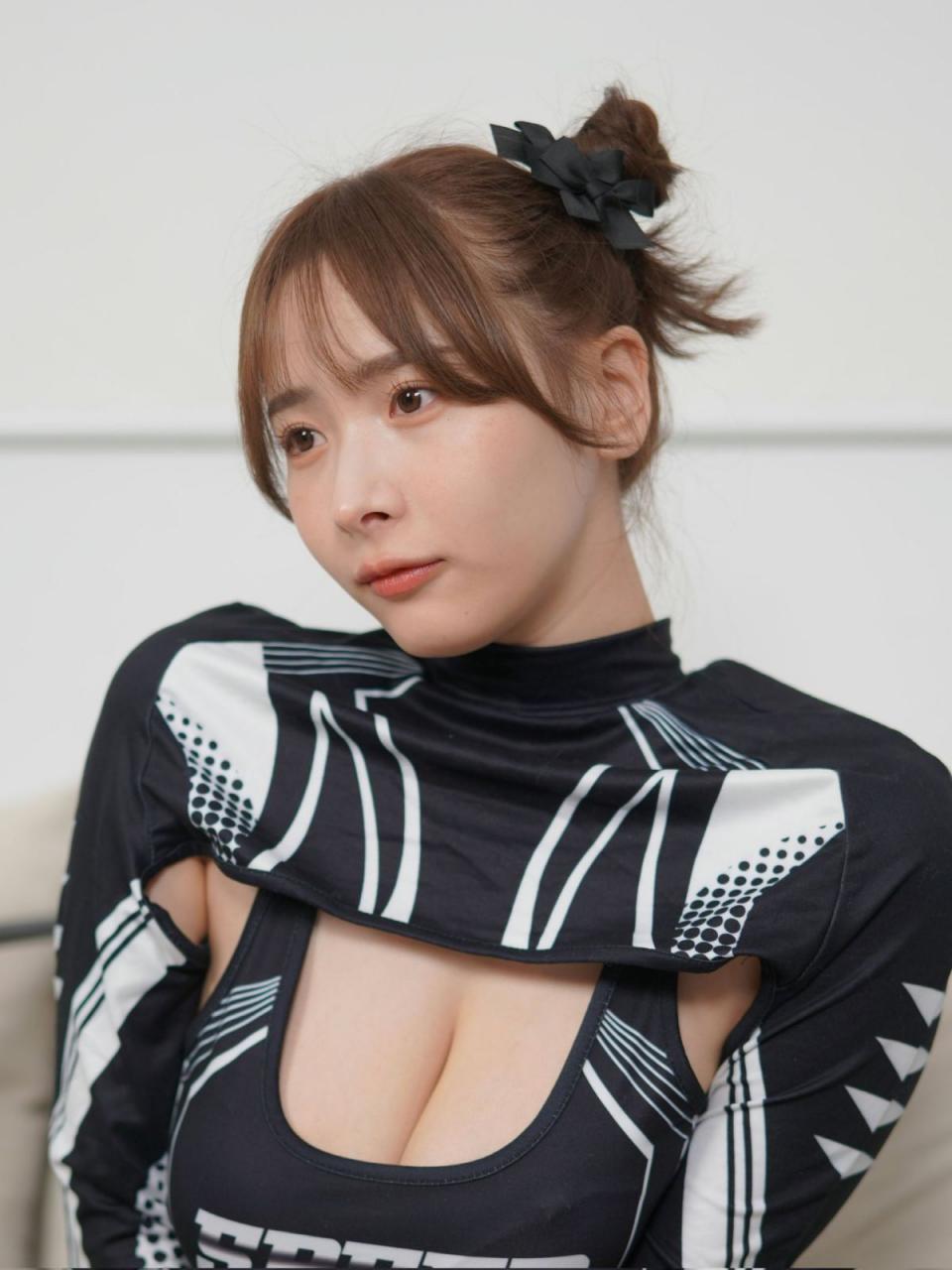娇小身材藏不了超巨曲线！庵姬花出道话题令人意想不到！