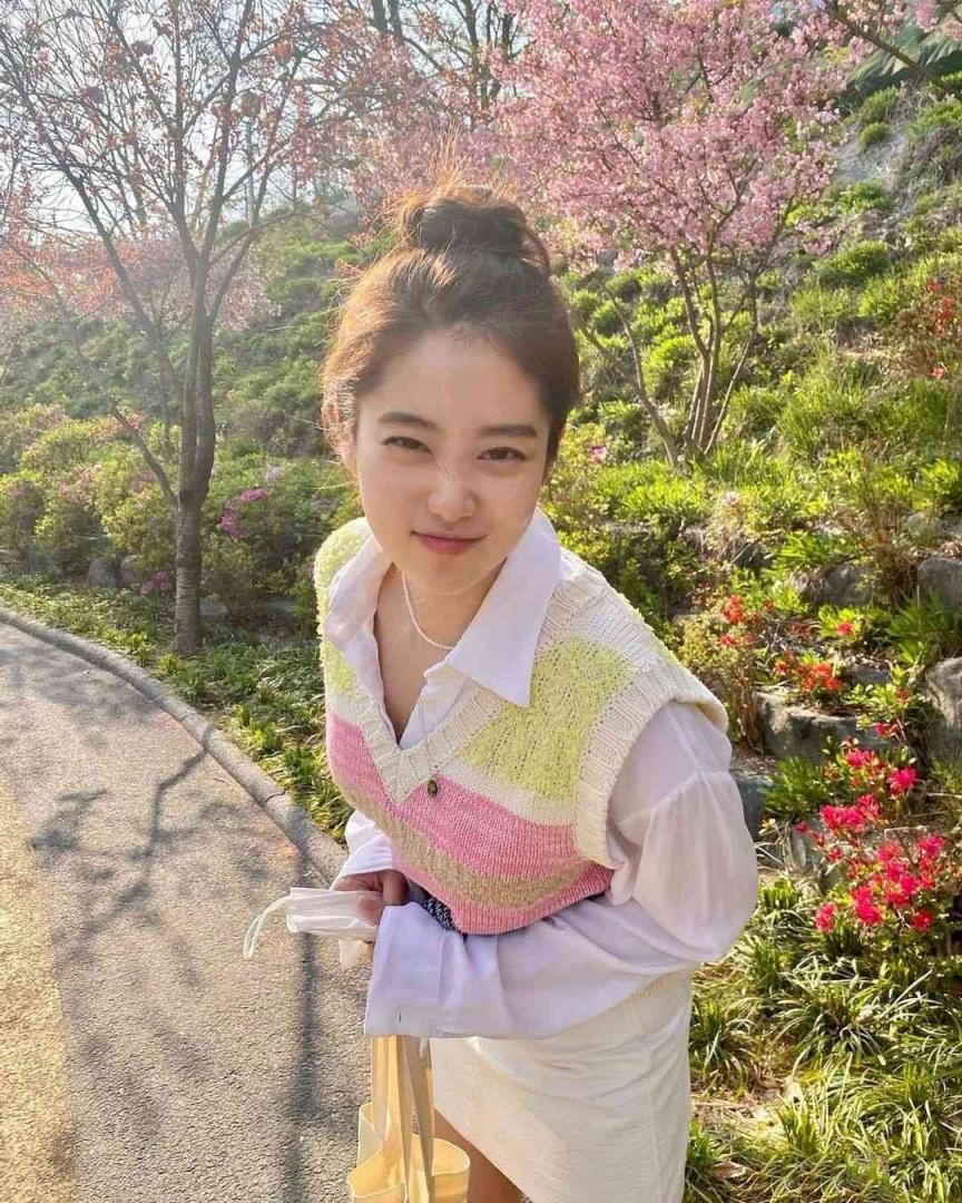 是隐乳！韩国甜甜小姐姐「한나」巨乳身材超会藏